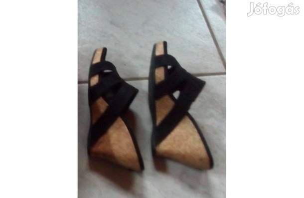 Fekete parafa telitalpú elegáns papucs 38-as - Újszerű