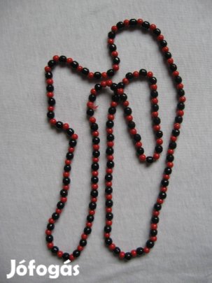 Fekete-piros műanyag nyaklánc