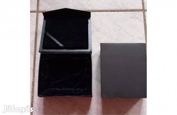 Fekete plüss ékszer vagy másra haszn. doboz 14x12 cm - Új
