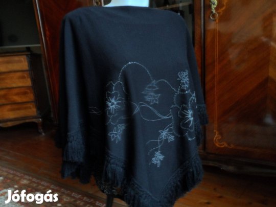 Fekete poncho gyöngy díszítéssel