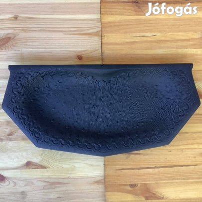 Fekete porszórt parázsfogó