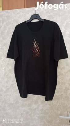 Fekete rövid ujjú elől hímzett nagy méretű pulóver 52-es