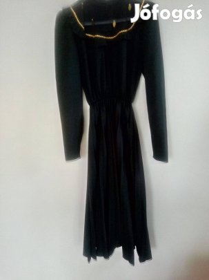 Fekete ruha pliszirozott