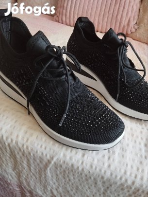 Fekete sport cipő új.