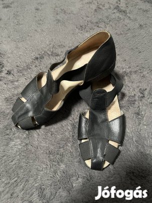 Fekete szandál