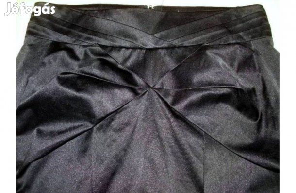 Fekete szatén szoknya érdekes hajtással db:85 cm h: 42 cm