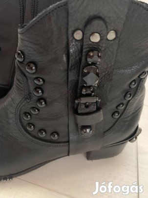 Fekete szegecses bokacsizma 39-s