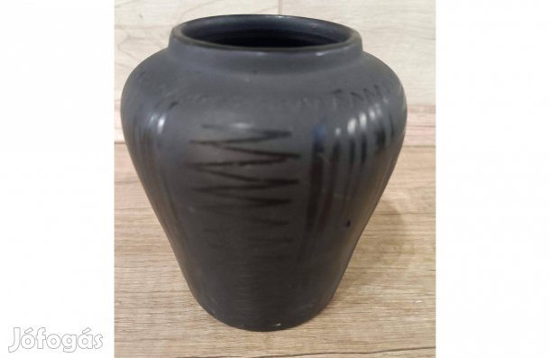 Fekete szép kis váza