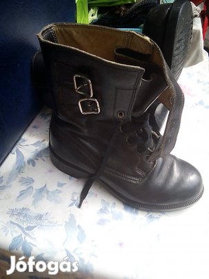 Fekete szinű katonai surranó 39-es méret