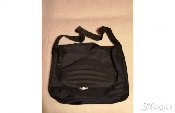 Fekete szinű laptoptáska