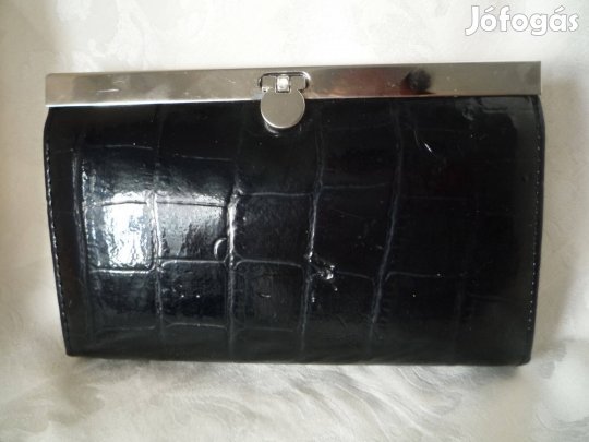 Fekete színű nagyméretű pénztárca