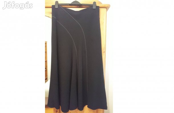 Fekete szoknya fehér mintával
