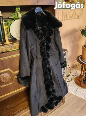 Fekete szőrmés műirha kabát, 46-os méretben