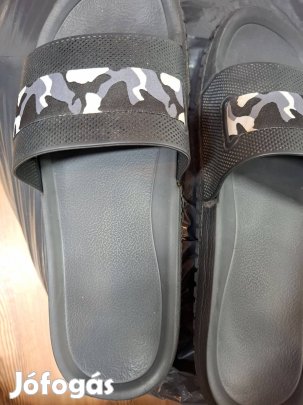 Fekete szürke férfi terepmintás papucs/45ös
