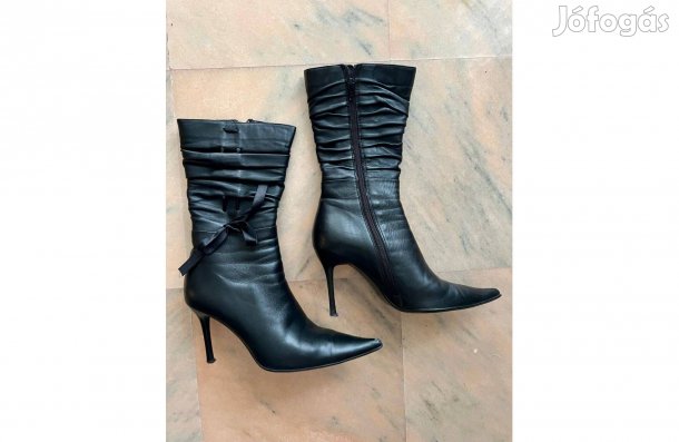 Fekete tűsarkú átmeneti nőies csizma (37)