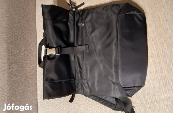 Fekete unisex hátizsák