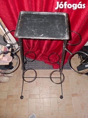 Fekete vas virágtartó