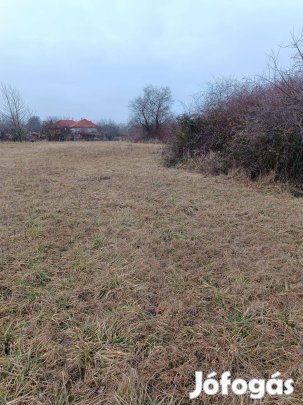 Feketehegyen 1400m2-es nyeles telek eladó