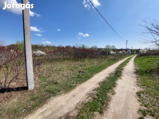 Fektessen be a jövőbe: Fejlesztési telek Kerepes szívében, kiemelkedő