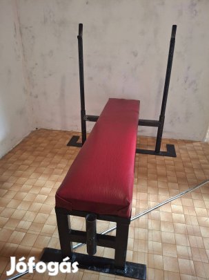 Fekvenyomó pad Scott-paddal