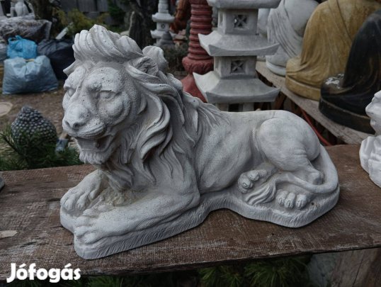 Fekvő címer Oroszlán kő kerti szobor 40cm Fagyálló műkő Minőségi