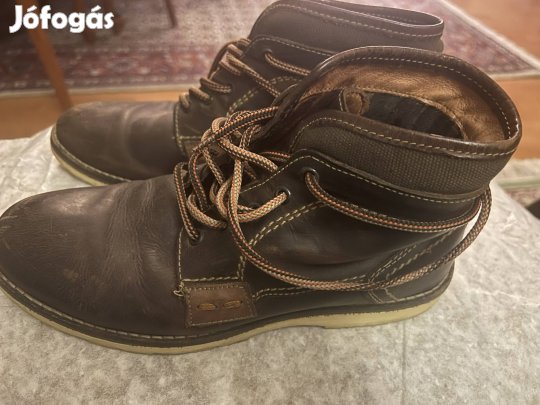 Fél barna férficipö eladó.