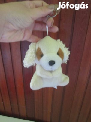 Felakasztható kis plüsskutyus eladó!