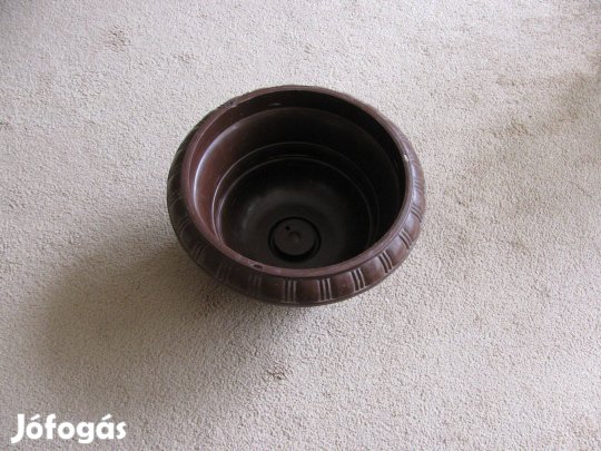 Felakasztható műanyag virágtartó, kaspó