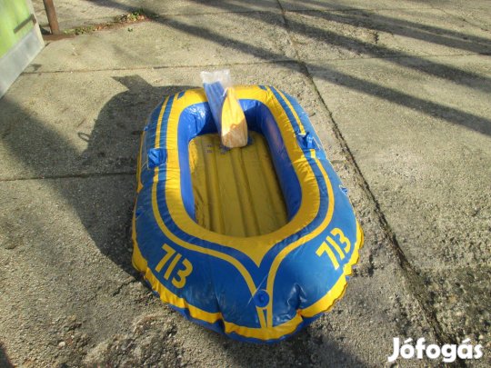 Felfújható 2 személyes csónak evezővel