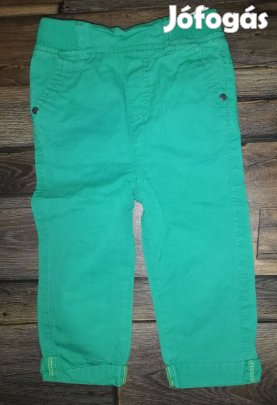 Felhajtott szárú zöld színű nadrág