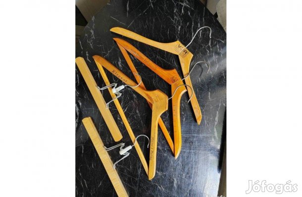 Feliratos fa vállfák Retro