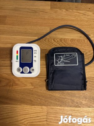 Felkaros digitális vérnyomásmérő.WHO skálával