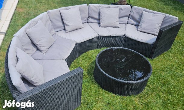 Félkör alakú rattan kerti garnitura