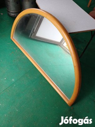 Félköríves tükör fa kerettel