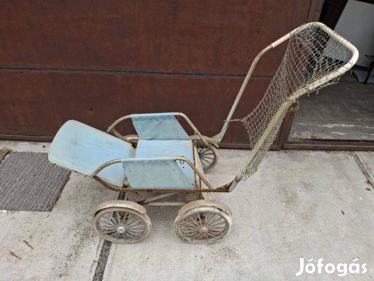 Fellelt állapotban, régi babakocsi 4500 forintért eladó