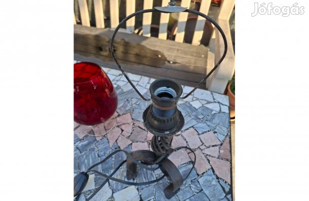 Fellelt állapotban, régi kovácsoltvas, kovácsolt vas lámpa, lámpatest