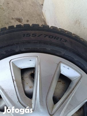 Felni, gumival és dísztárcsával