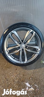 Felni r 19" pedig a felni átmérőjét 