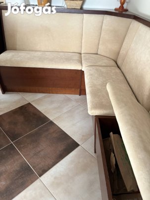 Felnyitható sarokpad