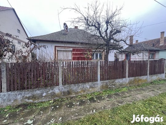 Felső-Józsa - FELÚJÍTANDÓ - családi ház eladó!