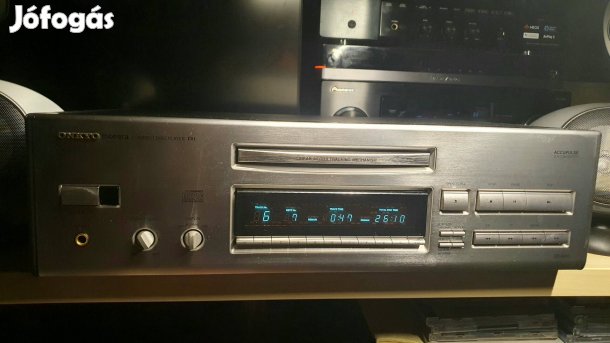 Felsőkategóriás Onkyo Cd lejátszó pezsgőszínű,szálcsiszolt alumínium