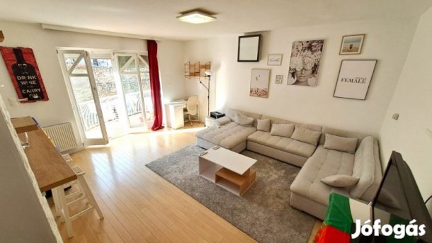 Felsőmalom utcában nappali + 3 hálós, teraszos lakás kiadó!