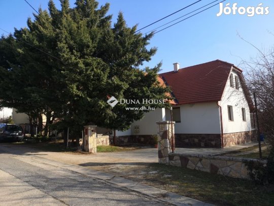 Felsőörsi eladó 350 nm-es ház
