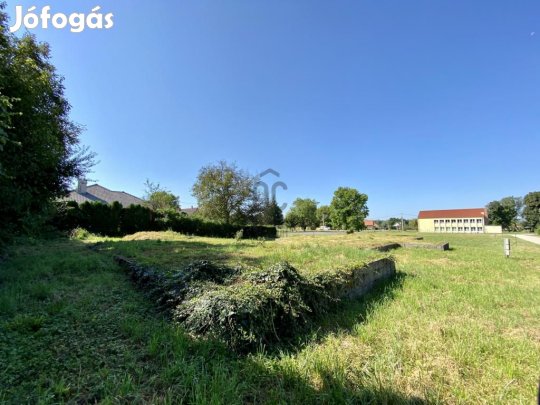 Felsőrajki 1132 nm-es telek eladó