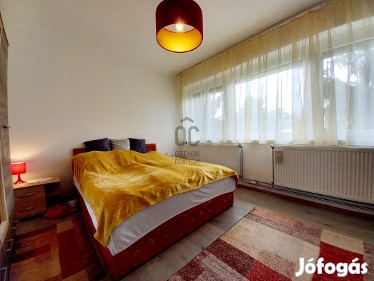 Felsőszentiván központjában klimatizált 3 szobás téglalakás eladó!