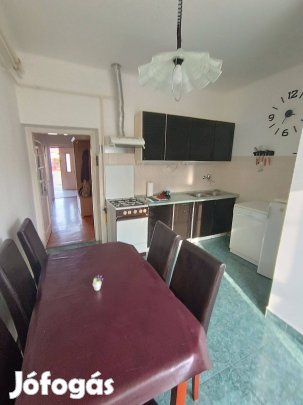 Felsővárosban, 2,5 szobás lakás garázzsal és műhellyel kiadó