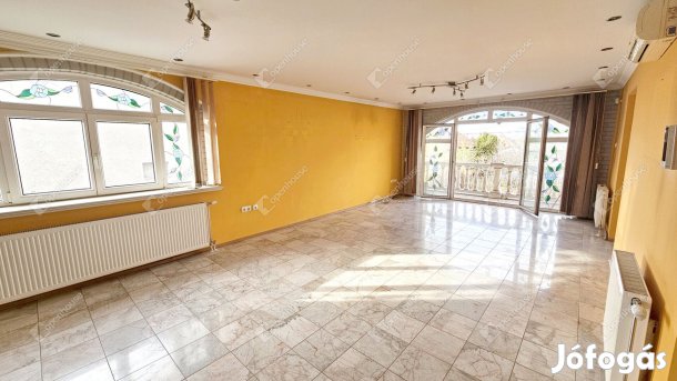 Felsőzsolcán 210 m2-es akadálymentesített otthon 2 garázzsal, pincével