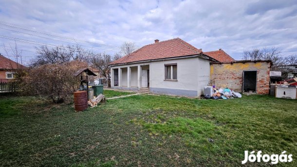 Felsőzsolcán jó környéken ház eladó!