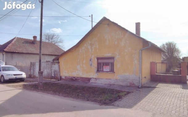 Felújítandó 2 szobás ház eladó Tiszaalpáron