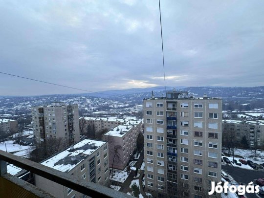Felújítandó 55 nm panorámás lakás eladó az Avason!